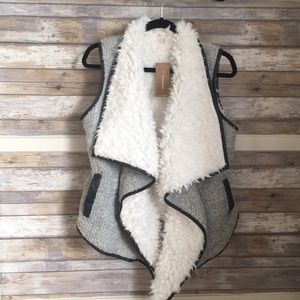 NEW Francesca’s Vest w Pockets Never Worn w Tag